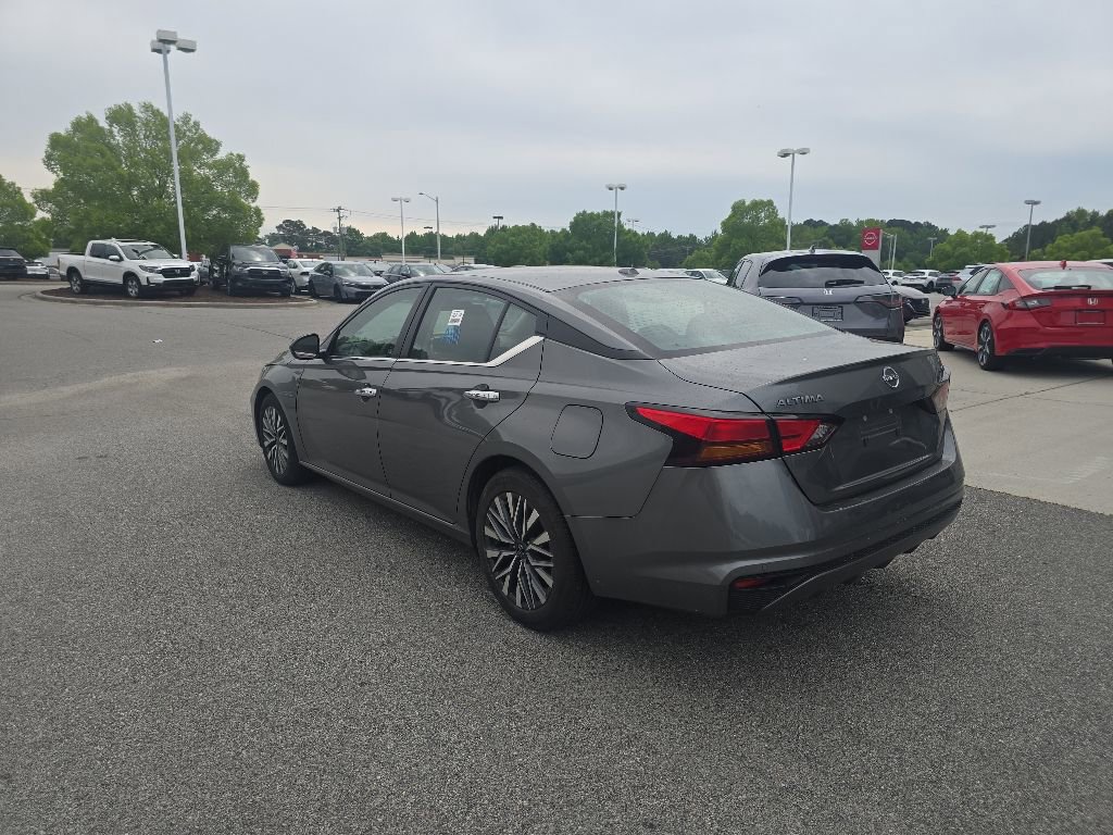 Used 2023 Nissan Altima 2.5 SV FWD image 3