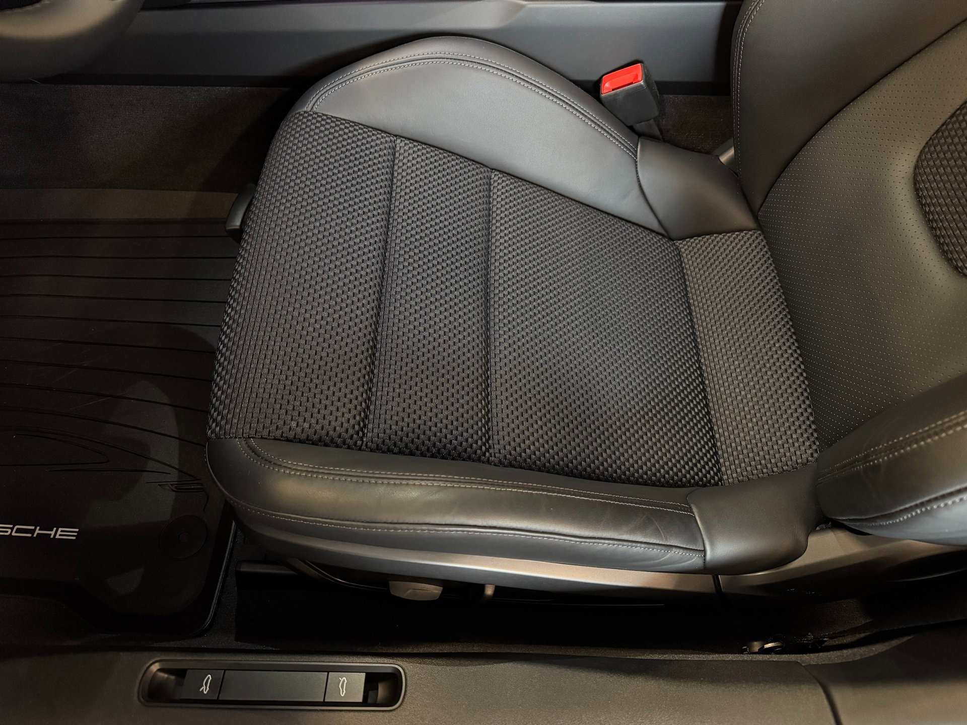 Used 2024 Porsche 911 Carrera T image 27