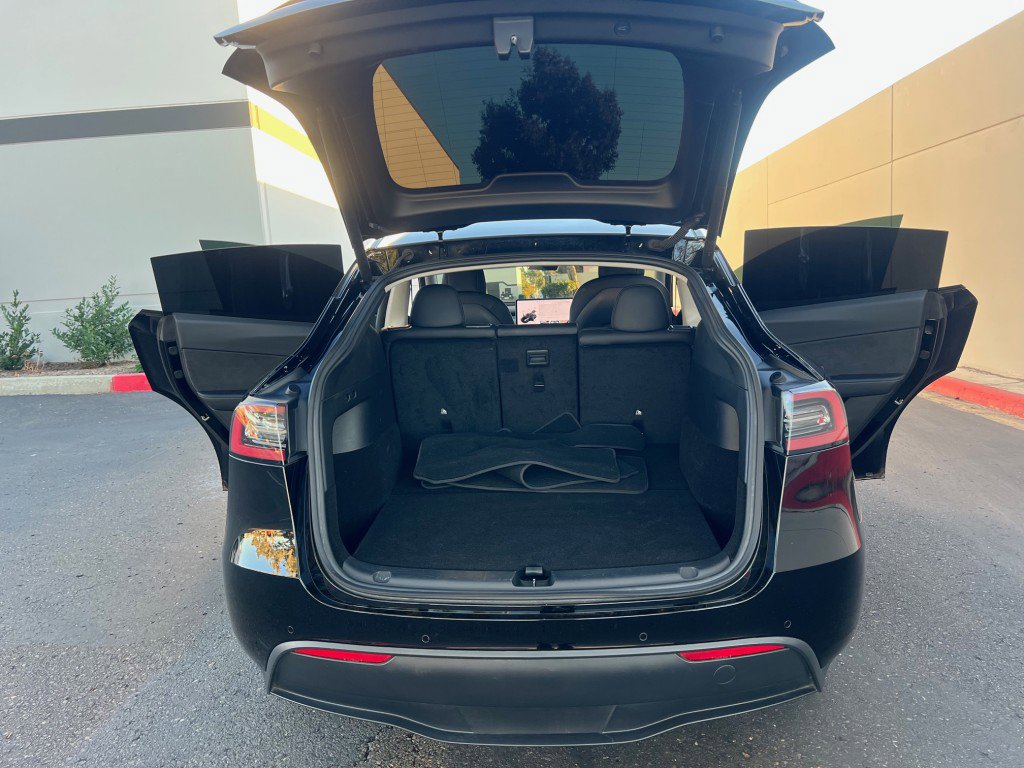 Used 2022 Tesla Model Y Long Range image 16