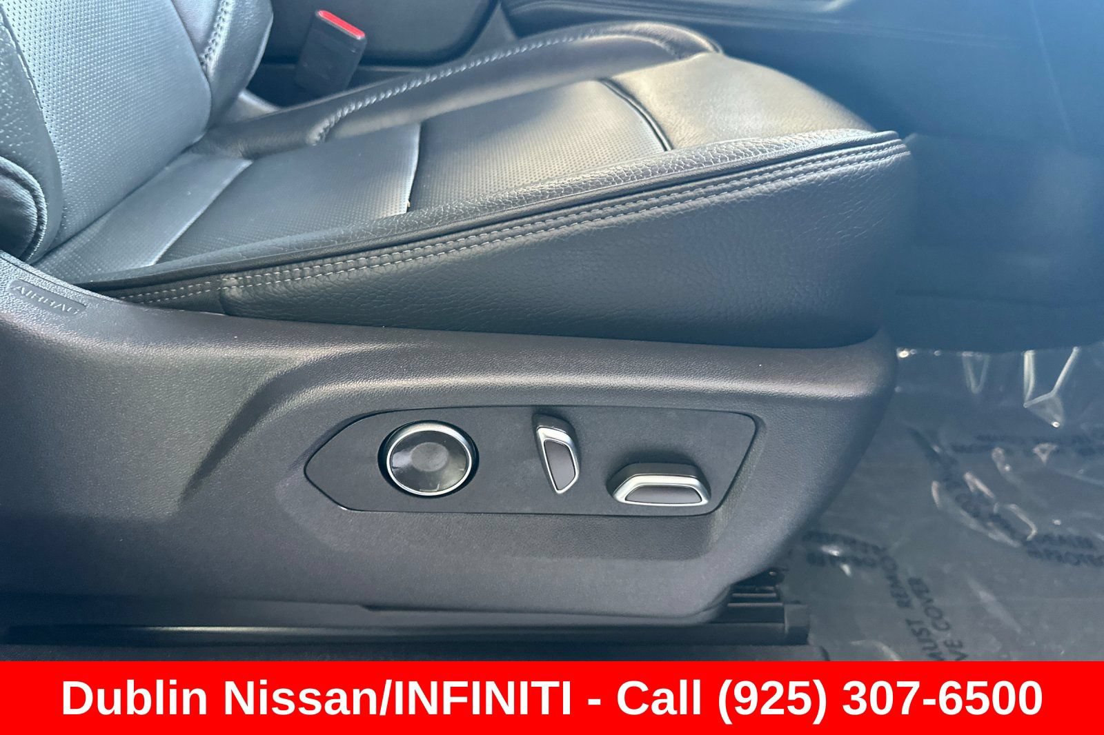 Used 2025 GMC Yukon XL Denali AWD/4WD image 25