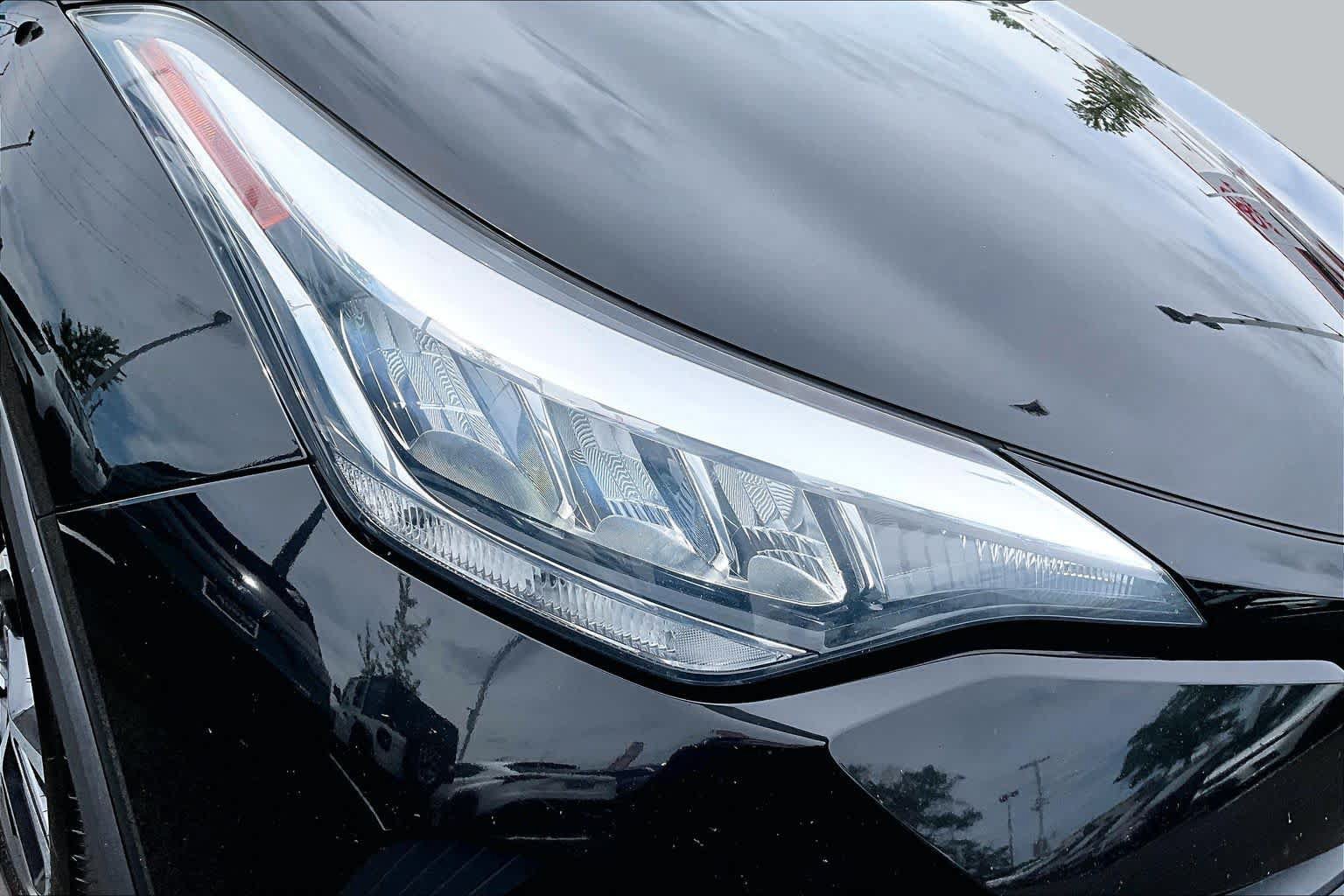 Used 2020 Toyota C-HR XLE FWD image 27