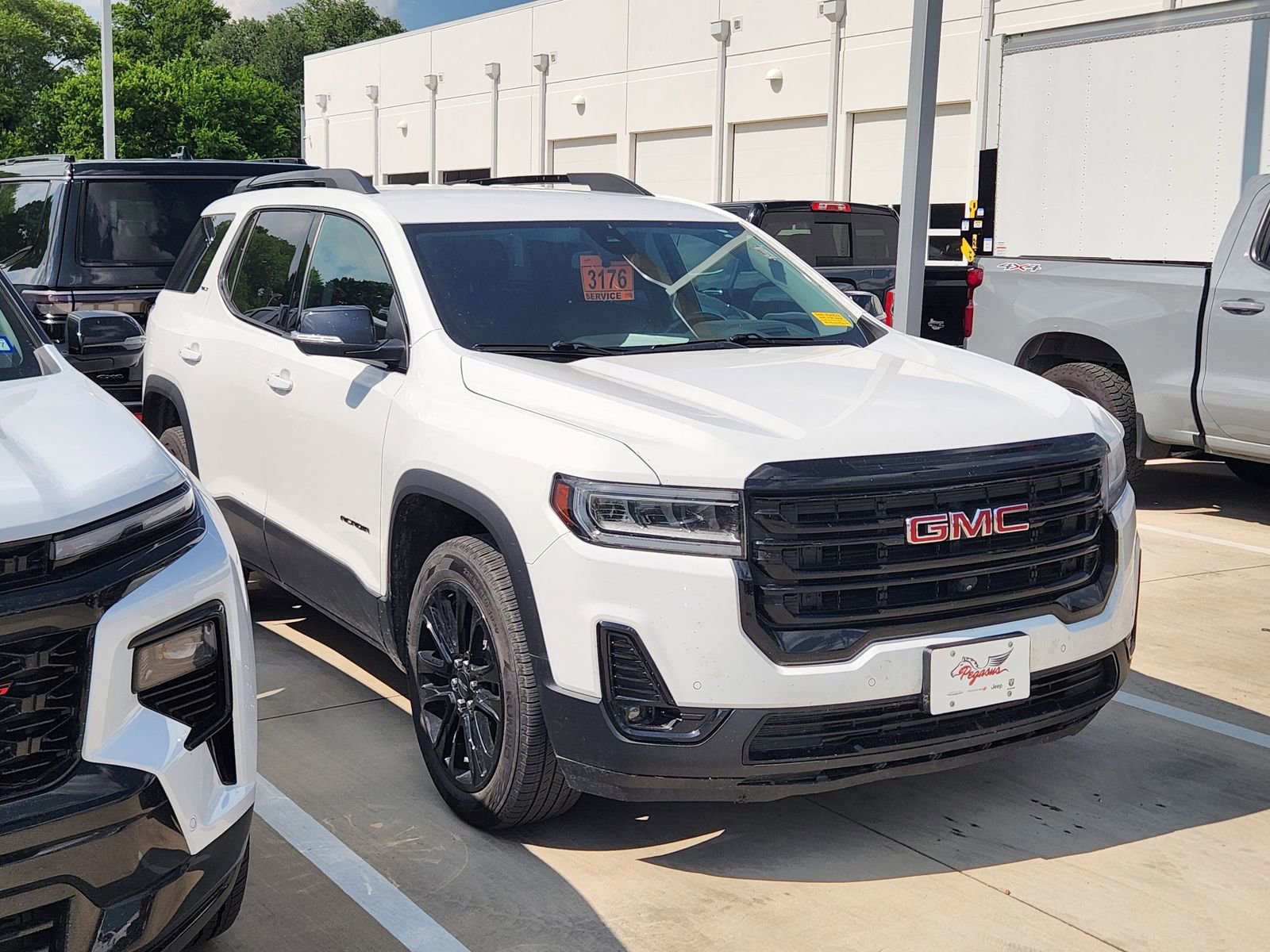Used 2022 GMC Acadia SLT w/ Elevation Edition FWD image 1