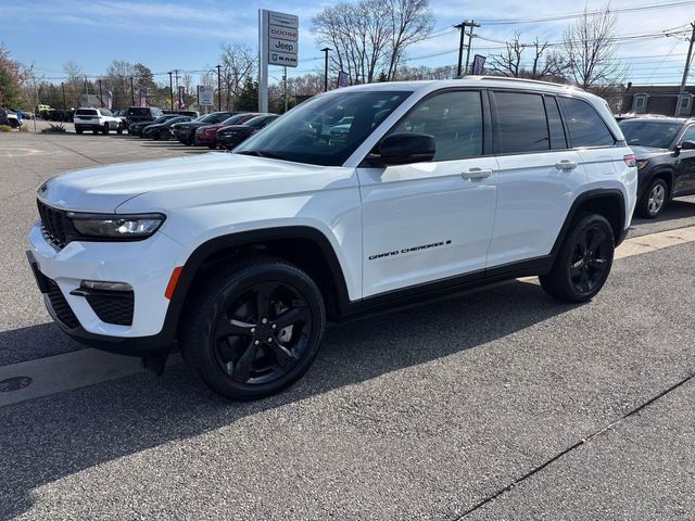 Used 2024 Jeep Grand Cherokee Limited w/ Black Appearance Package image 5