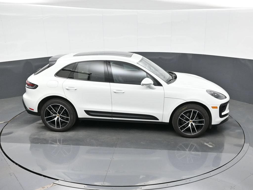 Certified 2023 Porsche Macan AWD/4WD image 31