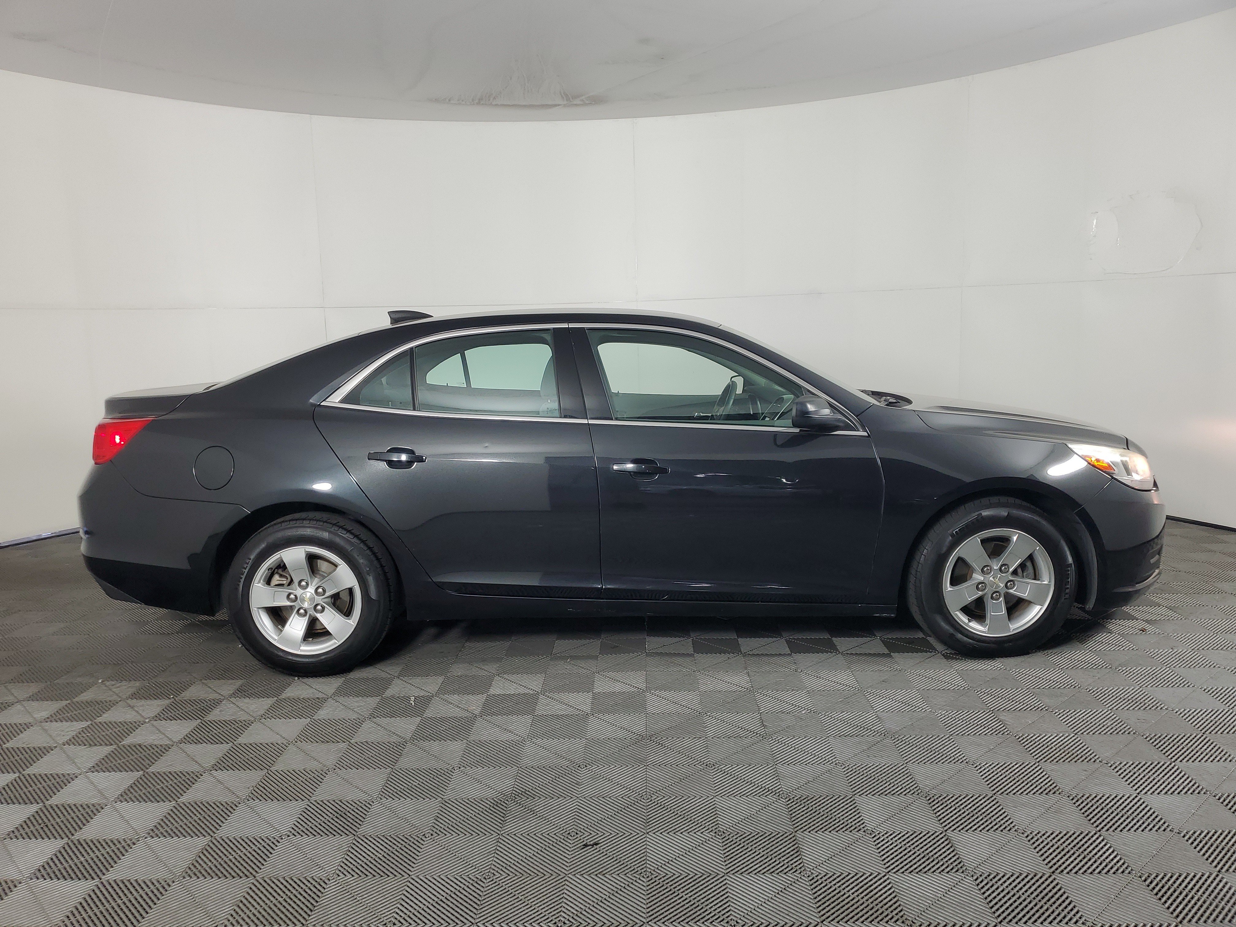 Used 2015 Chevrolet Malibu LS FWD image 3