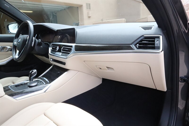 Used 2021 BMW 330e w/ Convenience Package RWD image 17