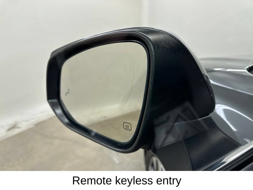 Used 2022 Toyota Highlander XLE FWD image 19