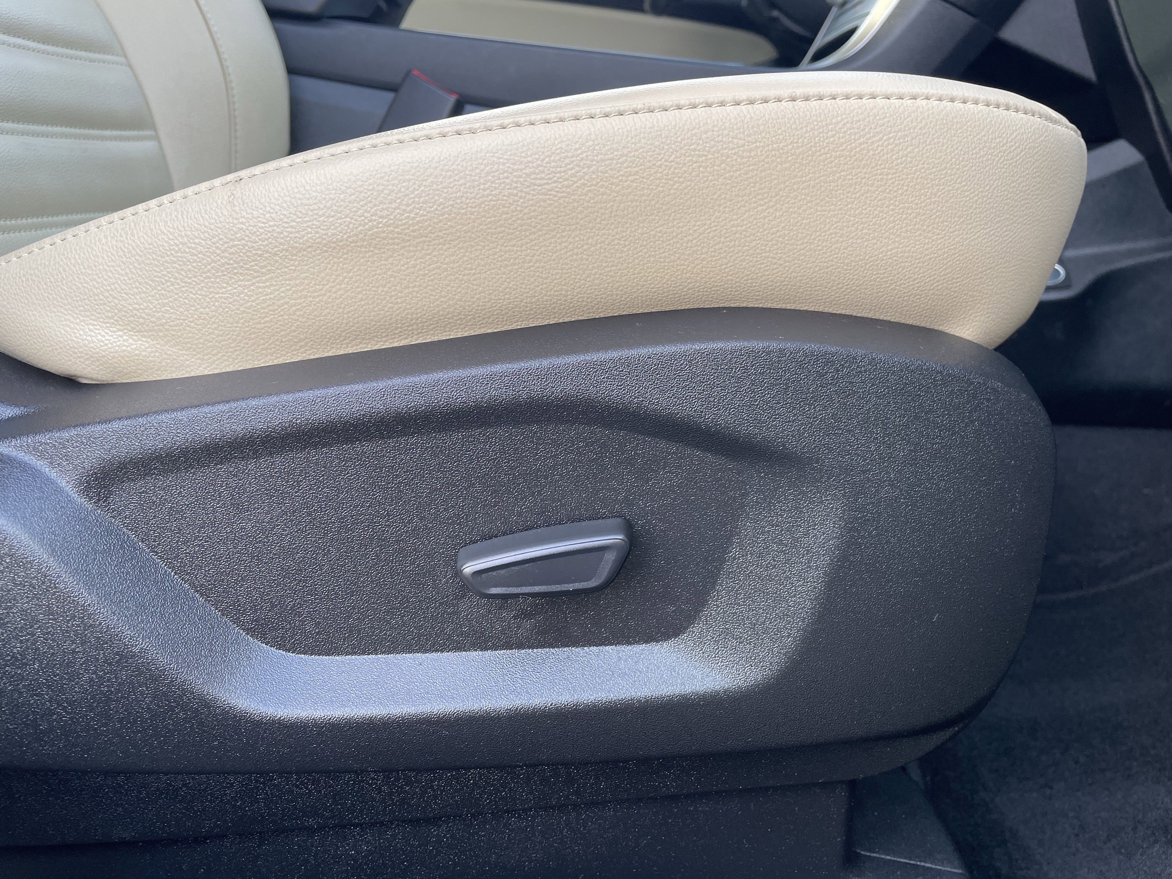Used 2024 Ford Edge SEL w/ Convenience Package image 40