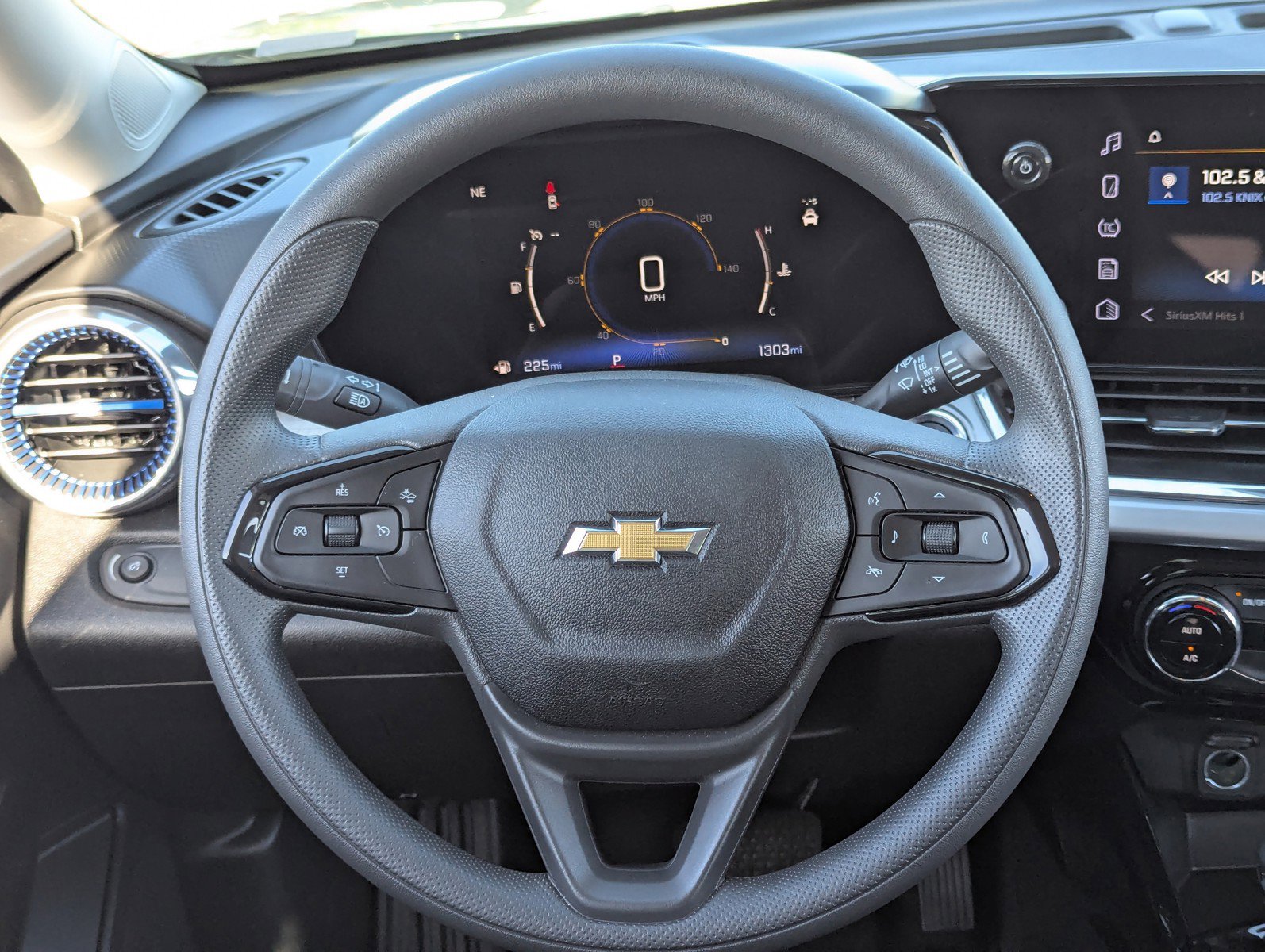 Certified 2025 Chevrolet Trax LT image 23