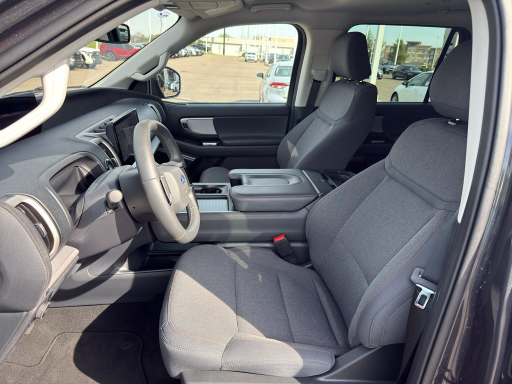 Used 2025 Ford Expedition Active AWD/4WD image 10