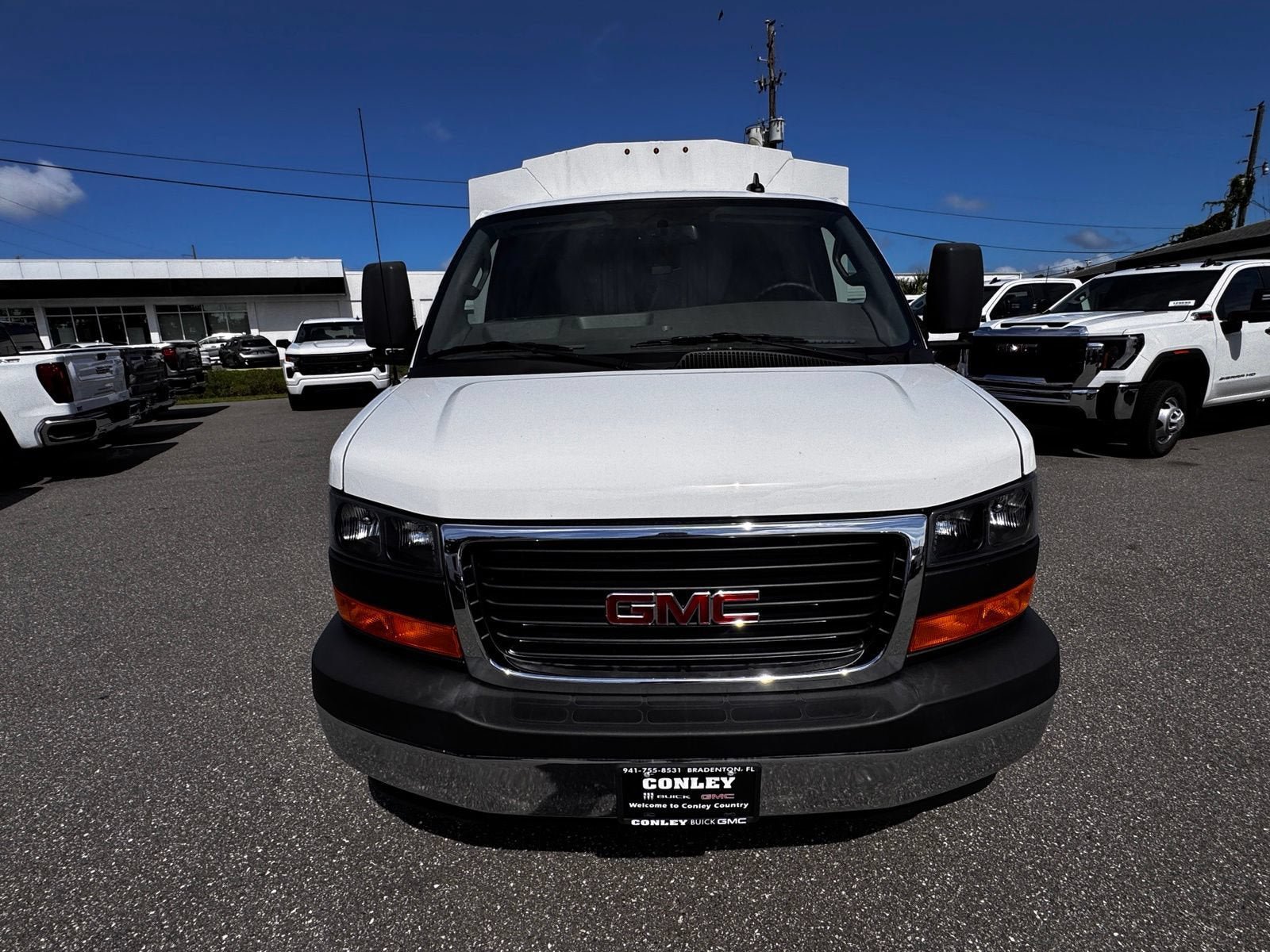 New 2025 GMC Savana 3500 w/ Power Convenience Package RWD image 2
