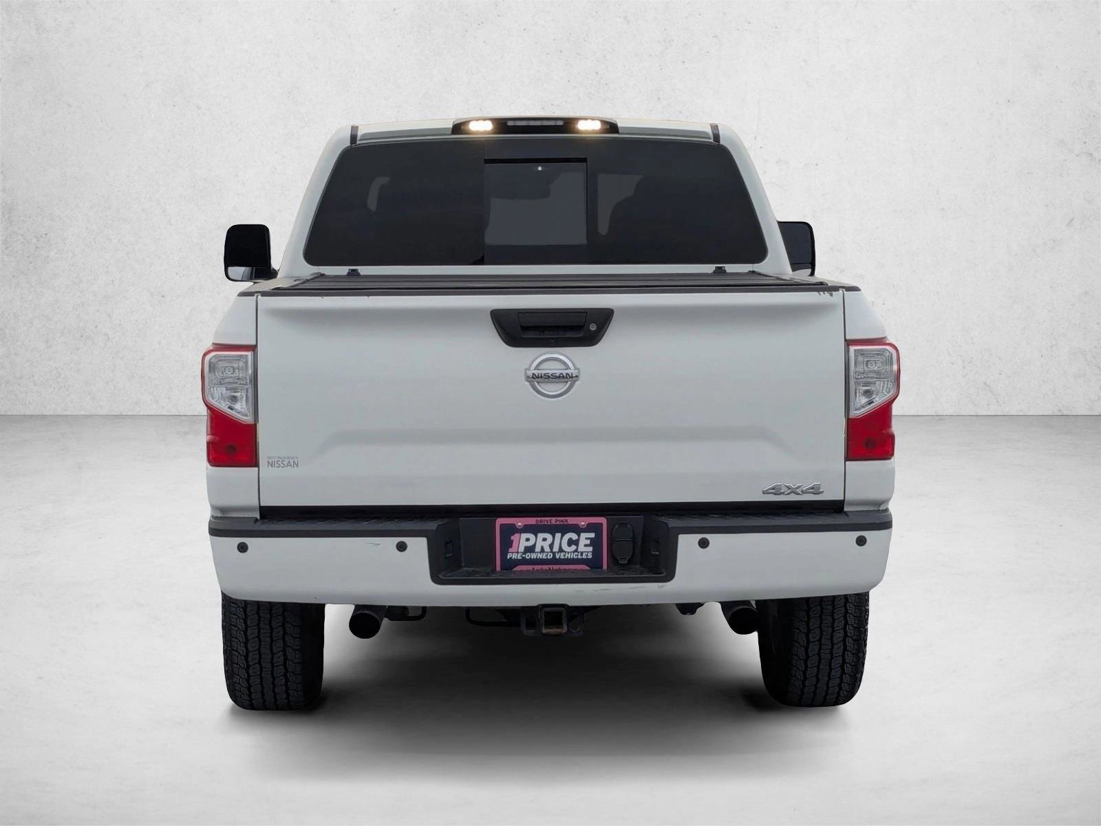 Used 2018 Nissan Titan SV w/ SV Convenience Package AWD/4WD image 7