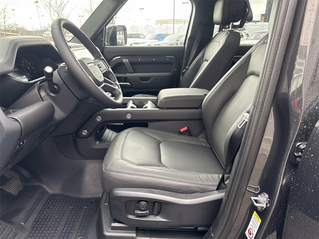 New 2026 Land Rover Defender 110 X-Dynamic SE image 19