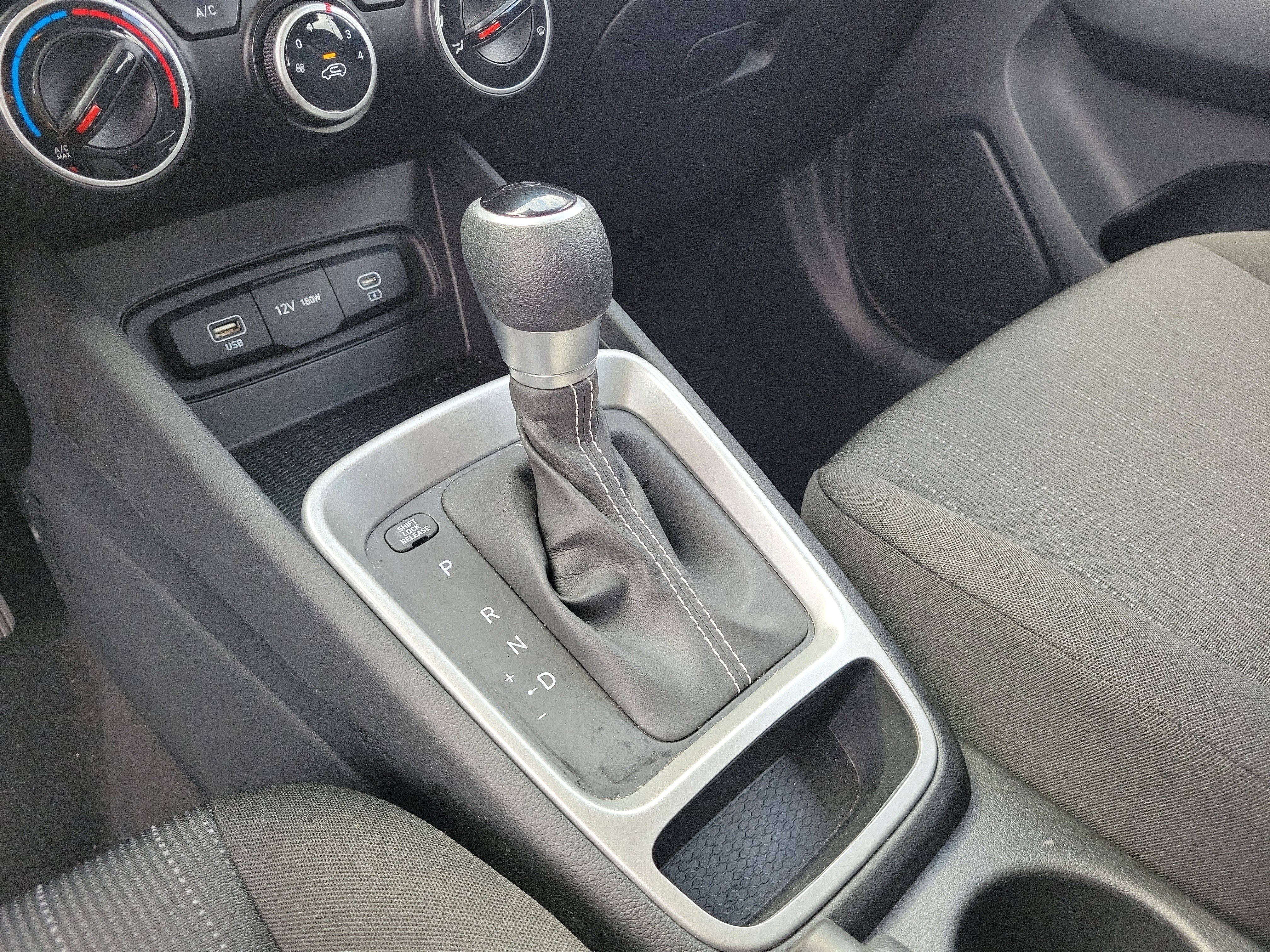Used 2023 Hyundai Venue SE FWD image 22