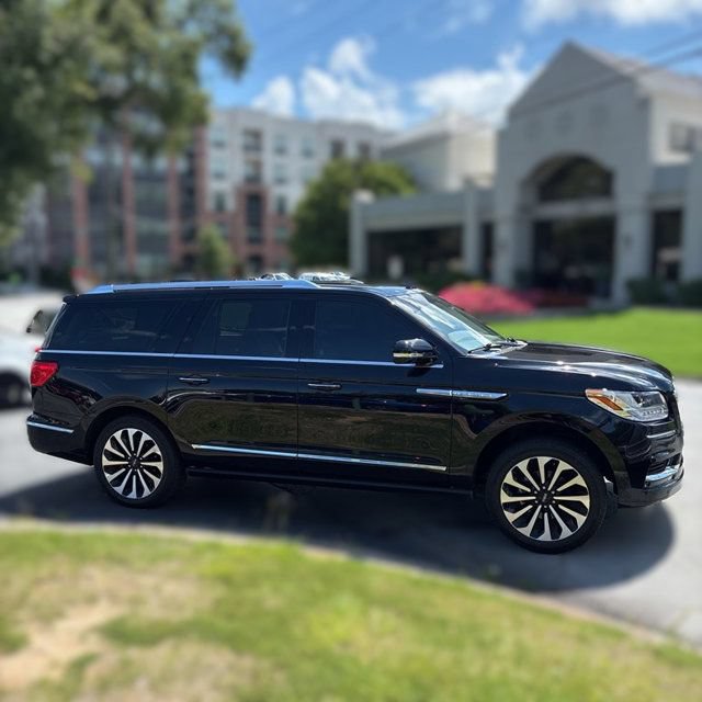 Used 2020 Lincoln Navigator L Reserve w/ Luxury Package RWD image 2
