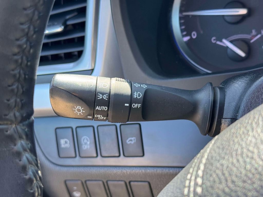 Used 2019 Toyota Highlander XLE AWD/4WD image 22