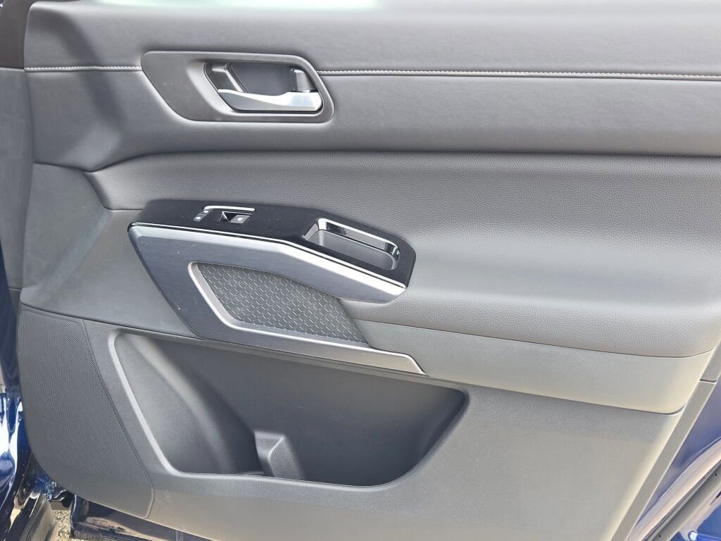 New 2026 Nissan Pathfinder SL w/ Cargo Package AWD/4WD image 6