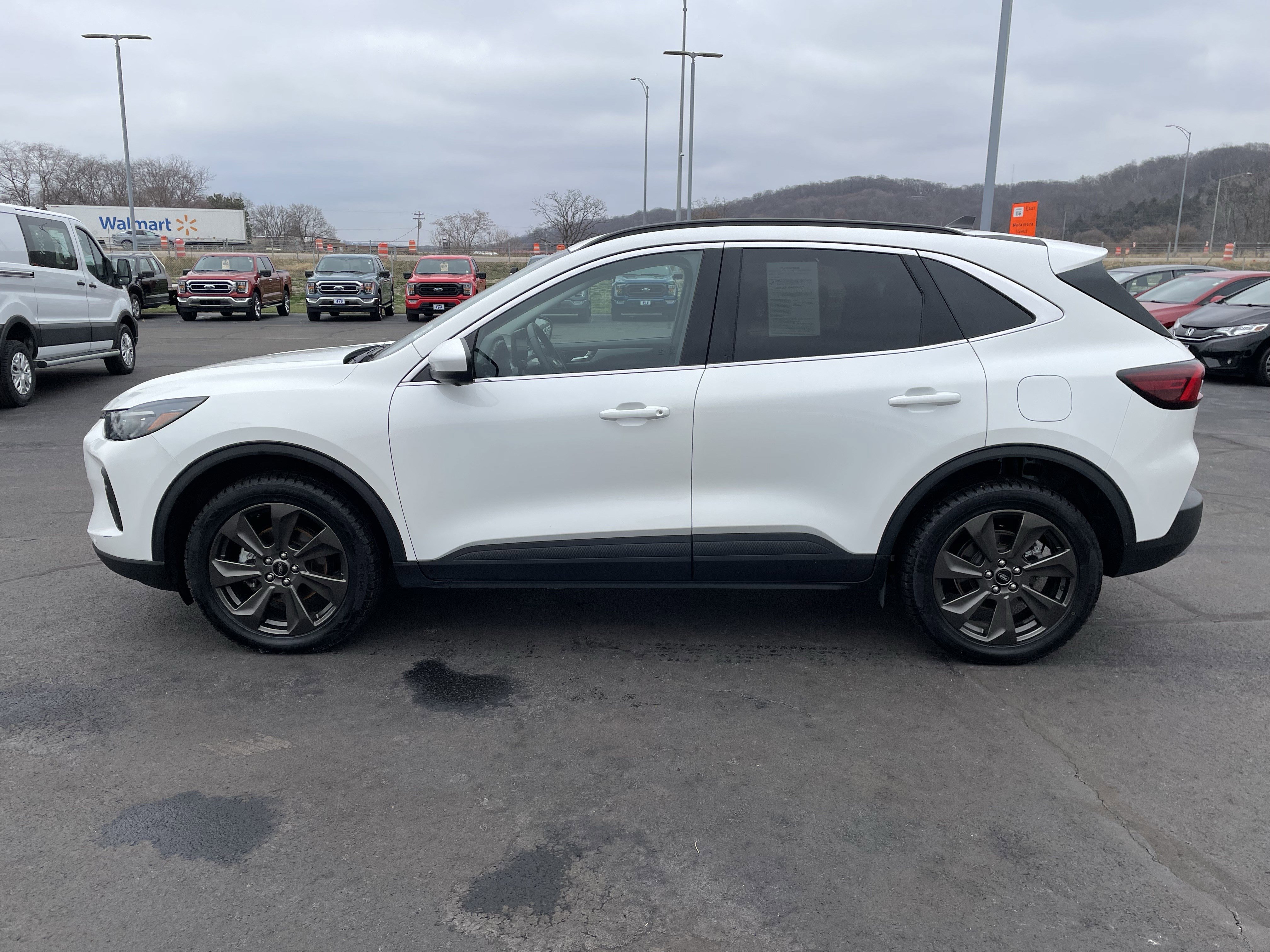 Used 2024 Ford Escape Platinum image 2