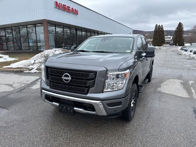 Used 2024 Nissan Titan SV w/ SV Convenience Package image 4