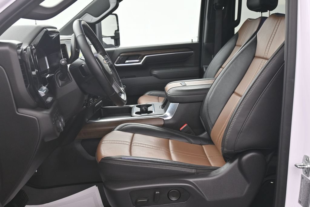 Certified 2025 Chevrolet Silverado 3500 High Country w/ High Country Premium Package AWD/4WD image 10
