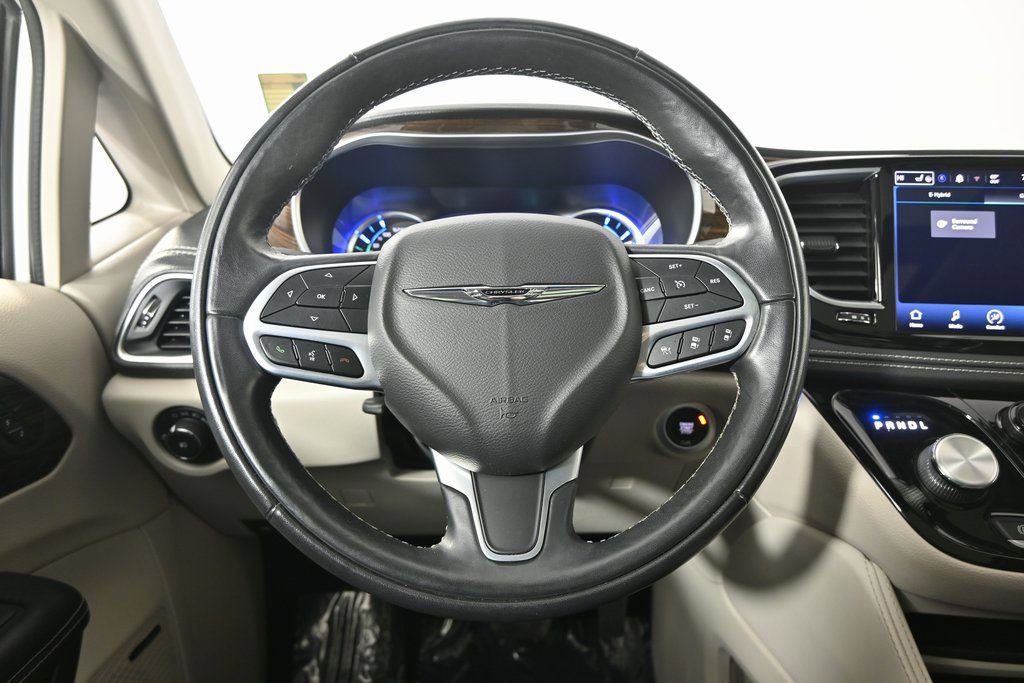 Used 2022 Chrysler Pacifica Limited image 36