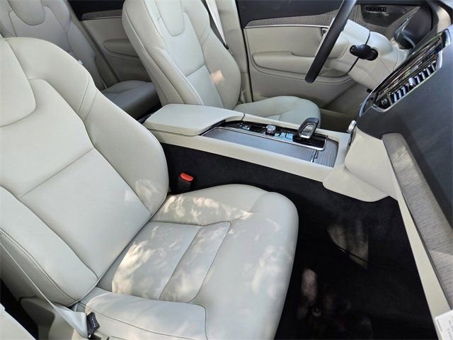 New 2025 Volvo XC90 T8 Plus w/ Protection Package Premier image 22