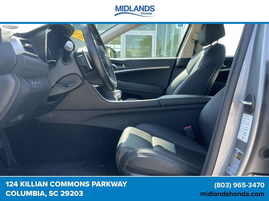 Used 2025 Genesis G70 2.5T RWD image 13