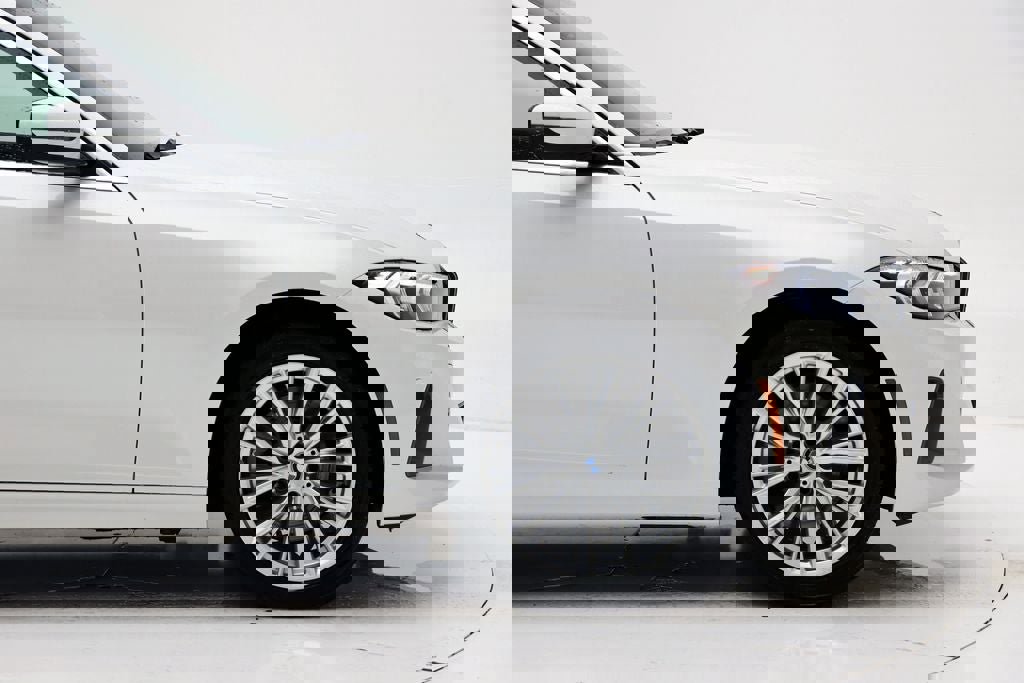 Used 2024 BMW 330i xDrive Sedan w/ Convenience Package image 4