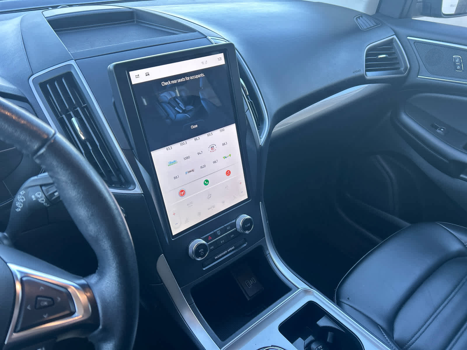 Used 2023 Ford Edge SEL image 47