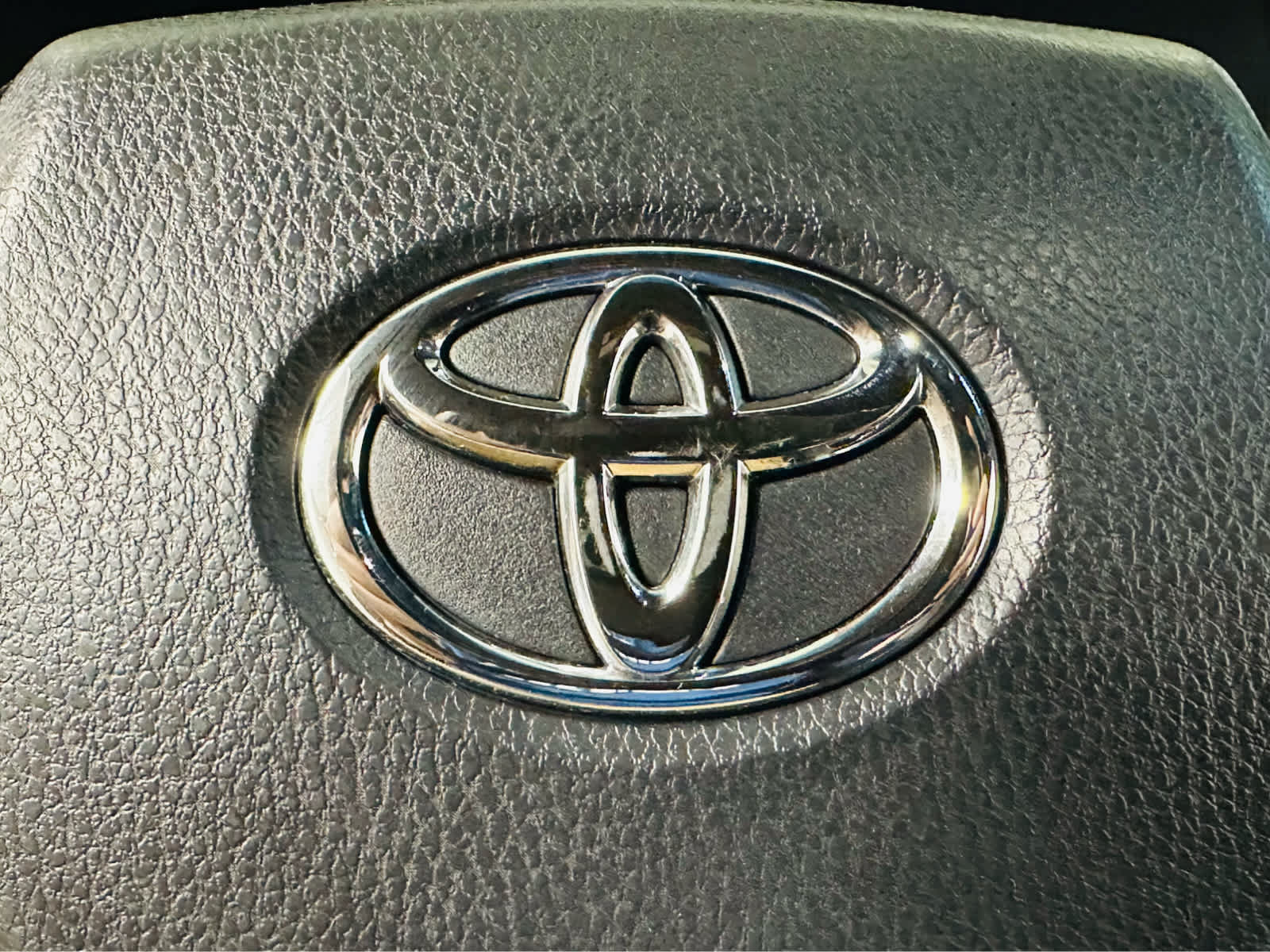 Certified 2022 Toyota Venza XLE AWD/4WD image 16