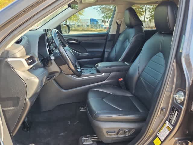 Used 2021 Toyota Highlander XLE FWD image 14