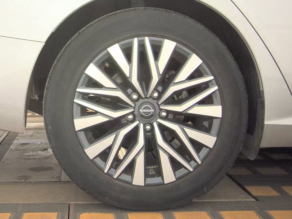 Used 2024 Nissan Altima 2.5 SV image 24