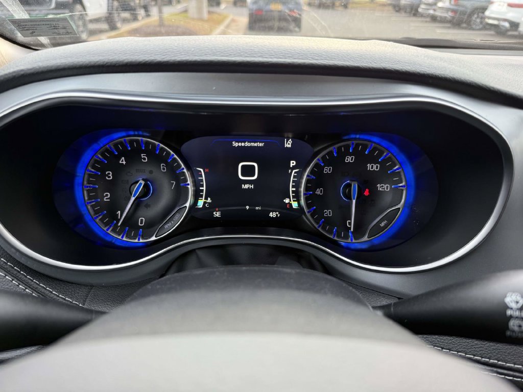 New 2026 Chrysler Pacifica Limited w/ Uconnect Theater Family Group AWD/4WD image 25