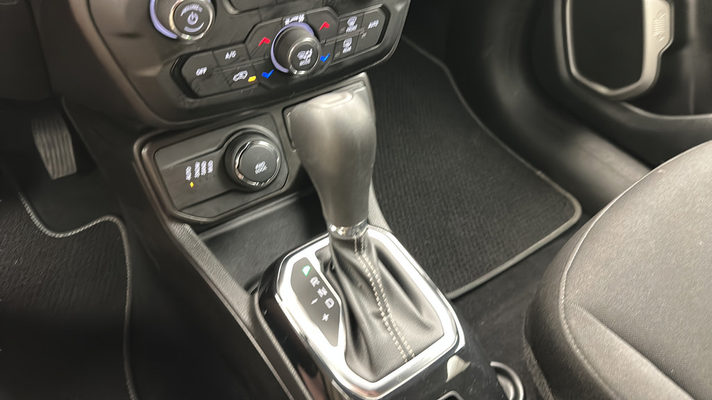 Used 2021 Jeep Renegade Latitude AWD/4WD image 21