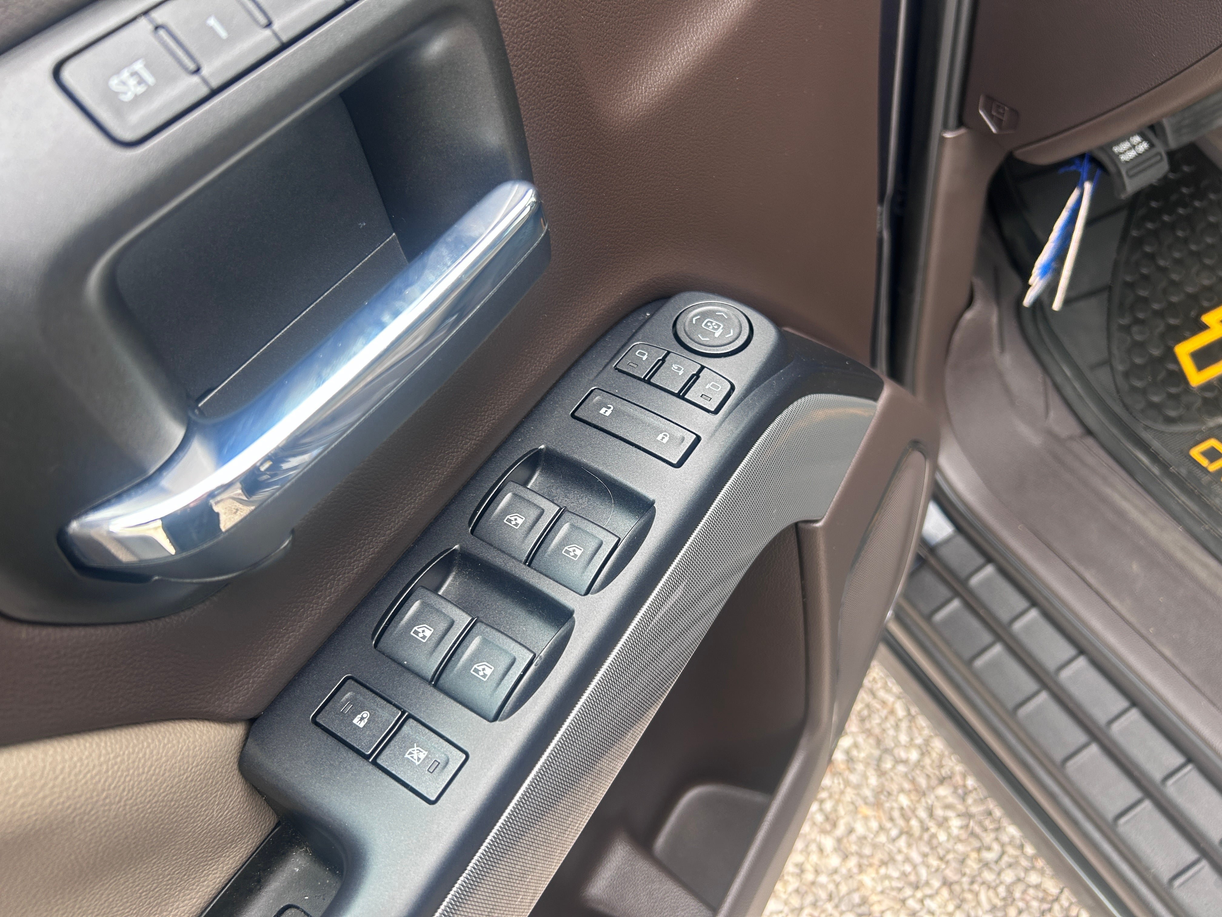 Used 2018 Chevrolet Silverado 1500 LTZ Z71 w/ Centennial Edition AWD/4WD image 15