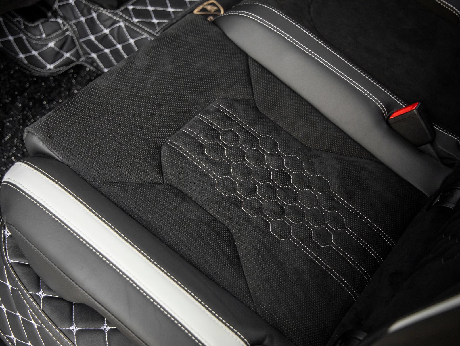 Used 2024 Lamborghini Urus Performante AWD/4WD image 46