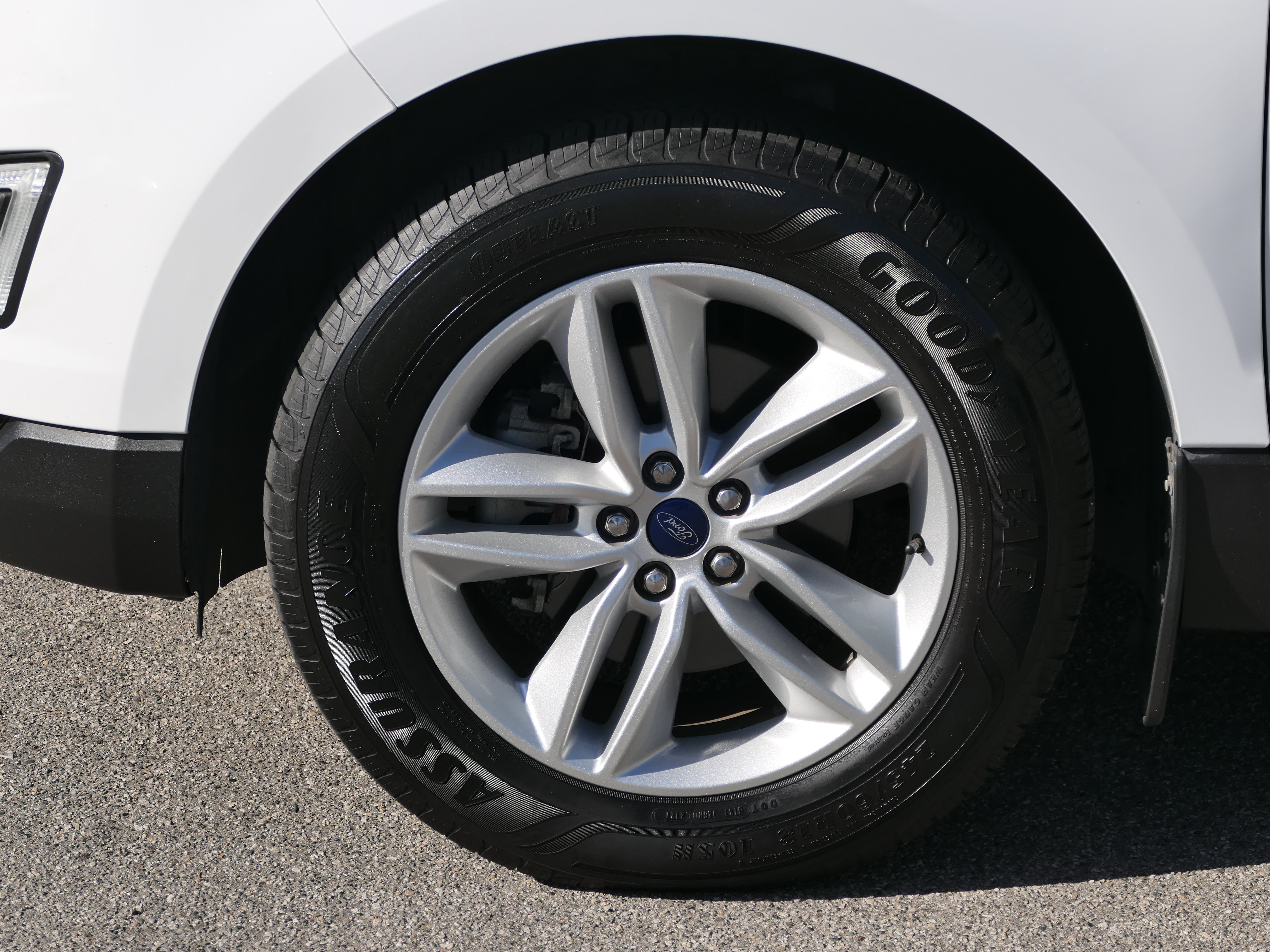 Used 2018 Ford Edge SEL FWD image 10