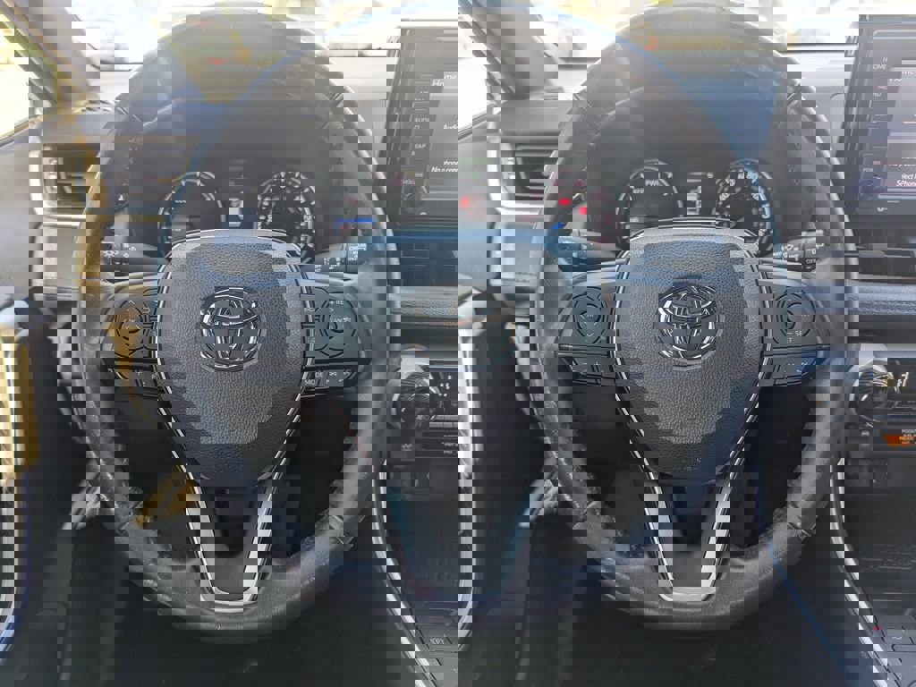 Used 2022 Toyota RAV4 SE image 11