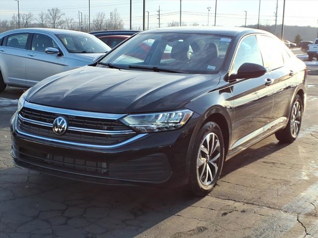 Used 2024 Volkswagen Jetta S image 2