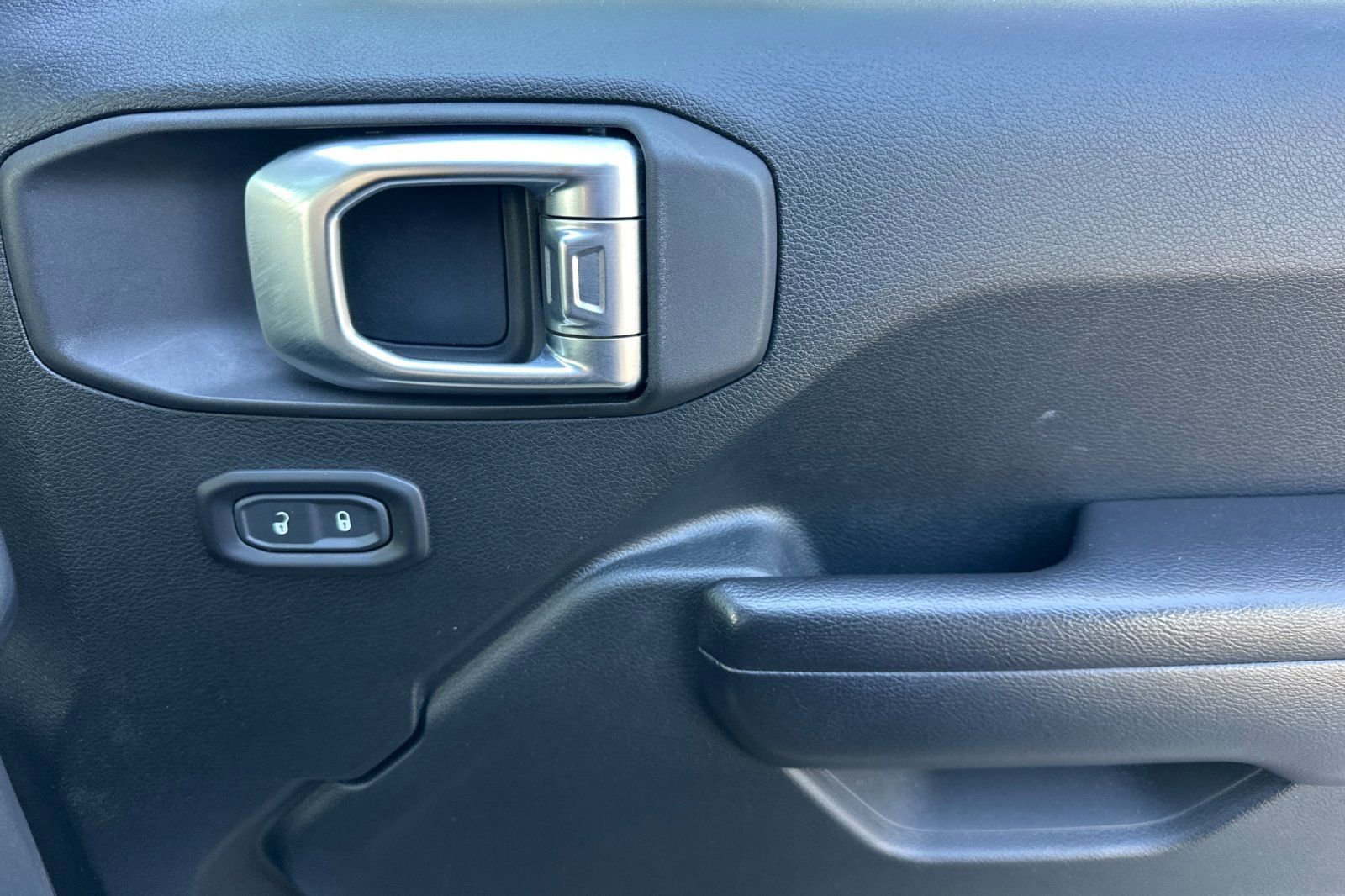 Used 2020 Jeep Wrangler Sport image 18