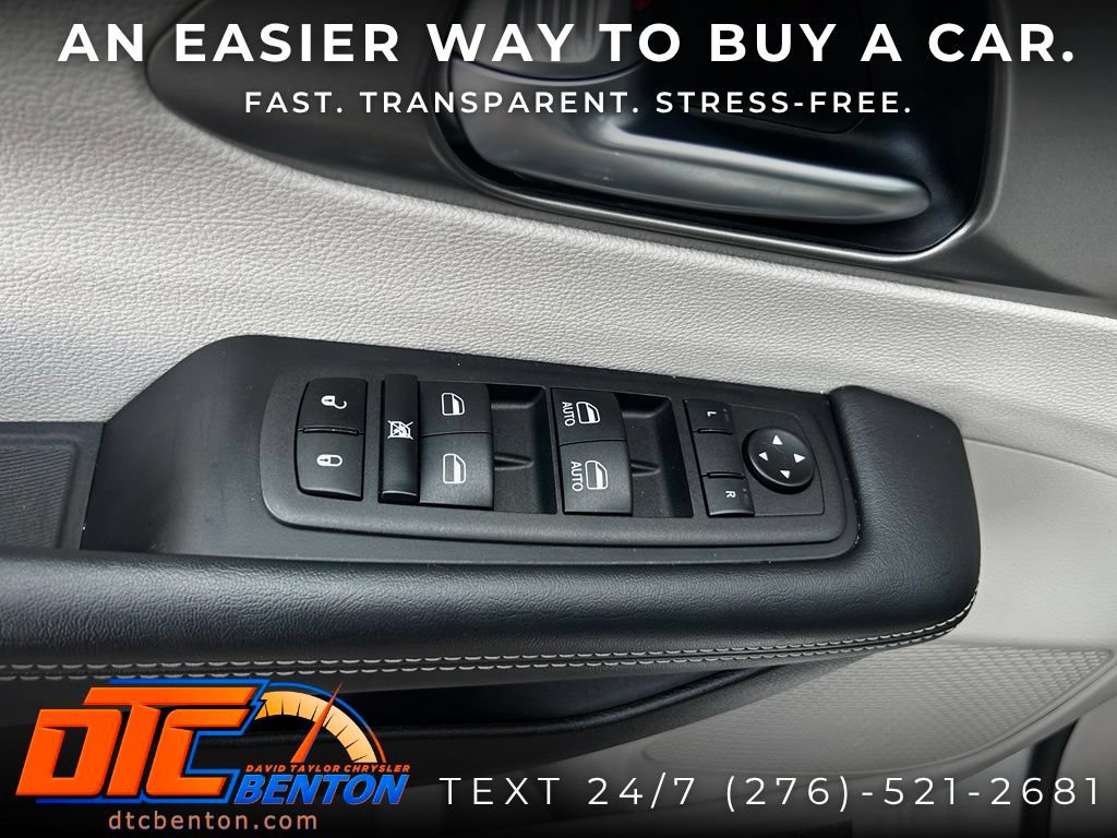 Used 2023 Chrysler Pacifica Touring-L AWD/4WD image 15