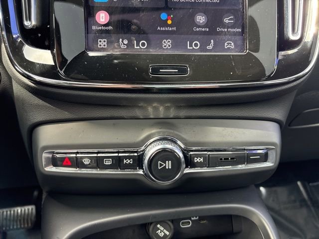 Used 2025 Volvo XC40 B5 Plus image 26