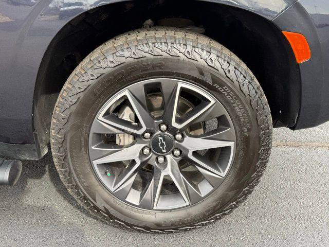 Used 2023 Chevrolet Suburban Z71 w/ Z71 Off-Road Package AWD/4WD image 12