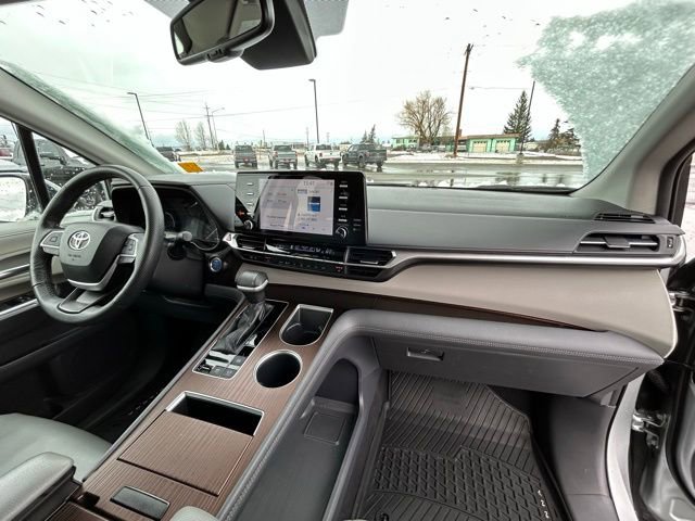 Used 2021 Toyota Sienna XLE image 33