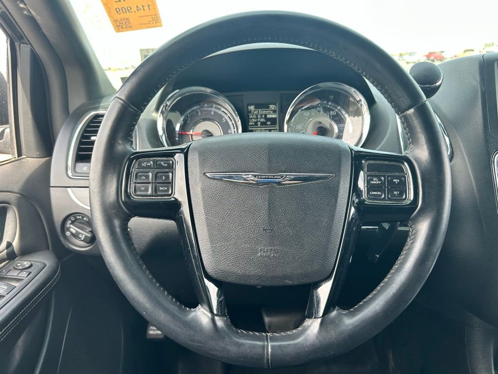 Used 2013 Chrysler Town & Country S FWD image 23