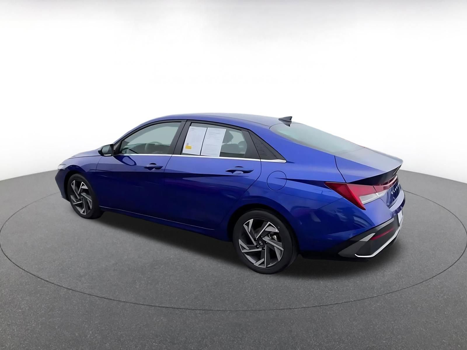 Used 2025 Hyundai Elantra SEL image 10