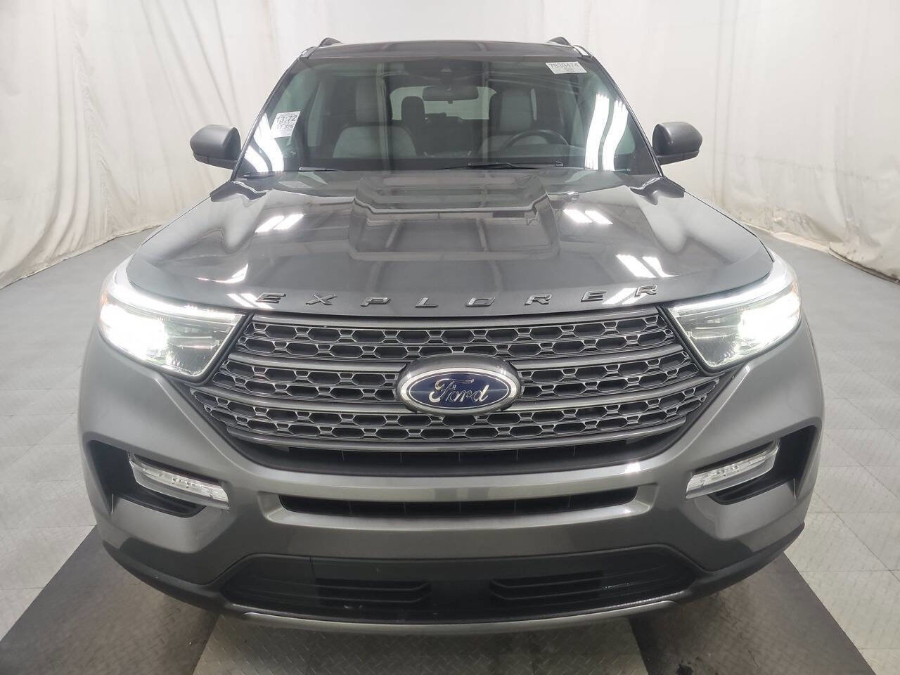 Used 2021 Ford Explorer XLT w/ XLT Sport Appearance Package image 2