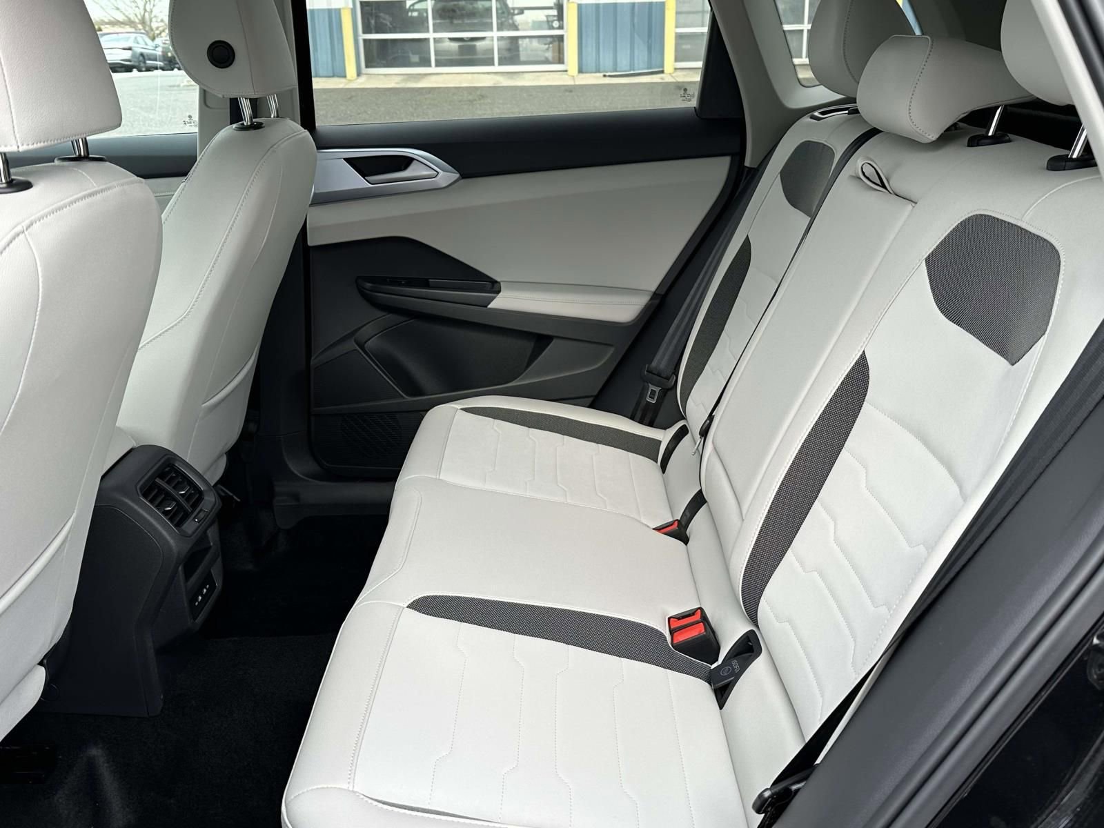 New 2026 Volkswagen Taos SE image 13