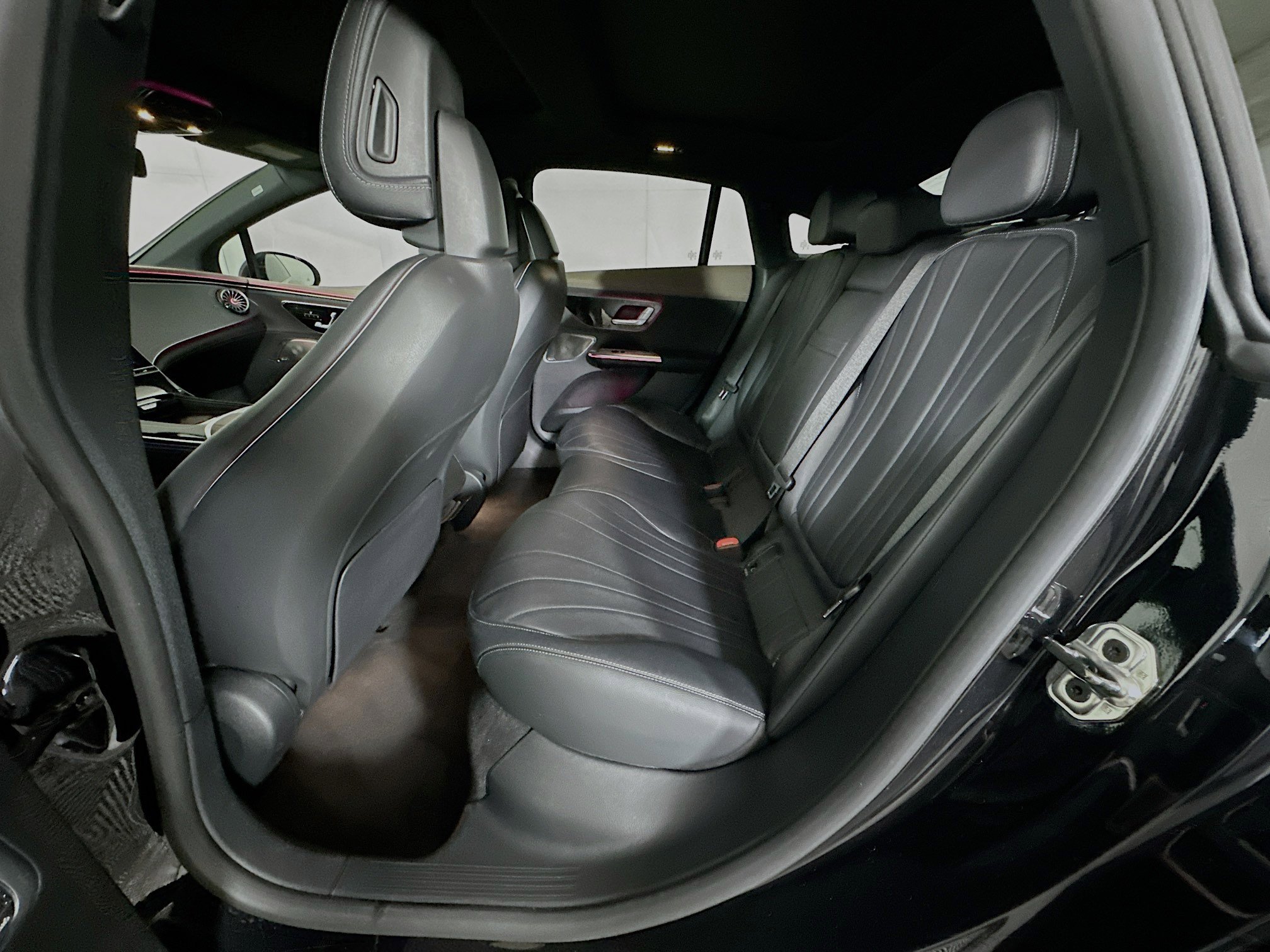 Used 2023 Mercedes-Benz EQE 500 4MATIC Sedan image 26