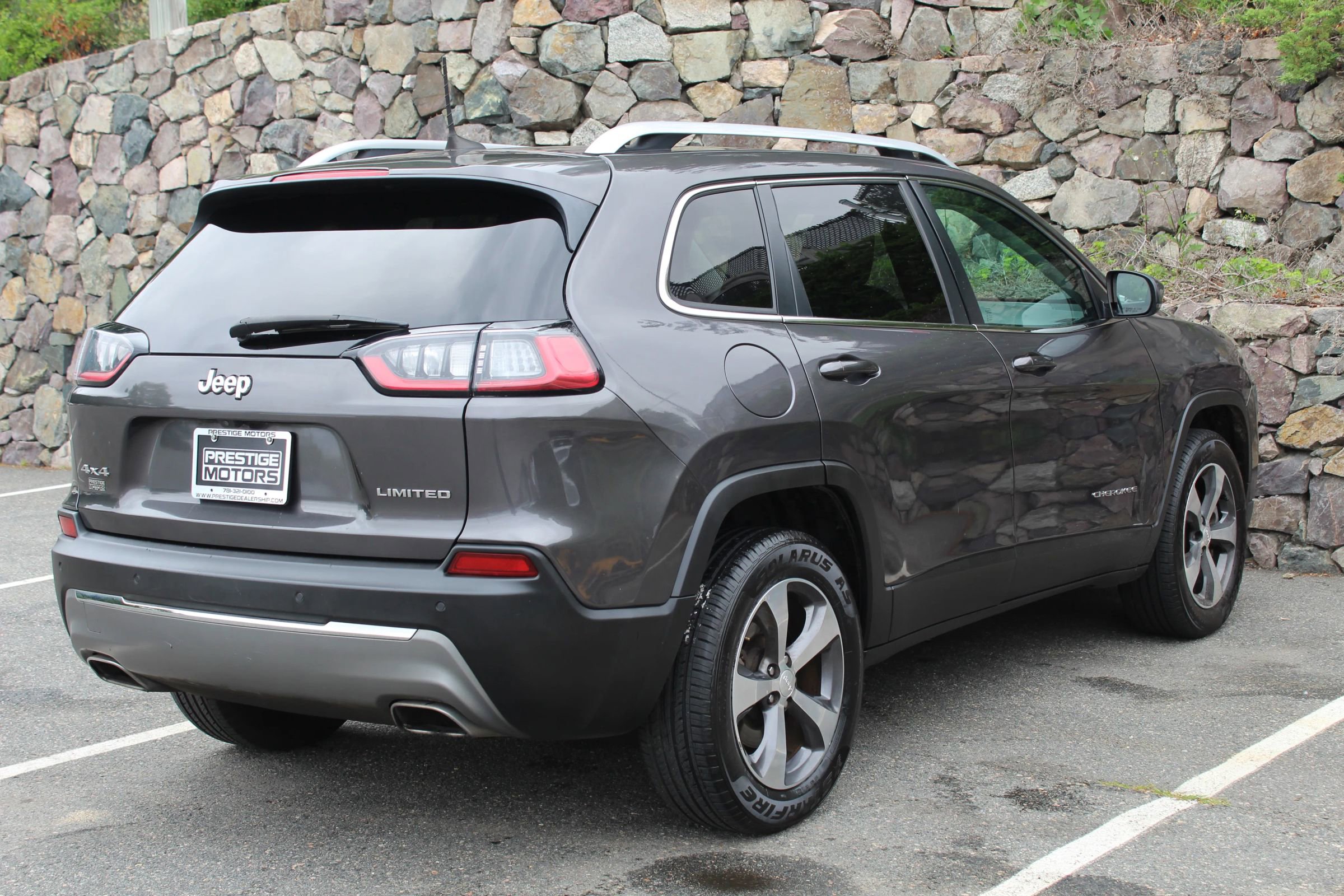 Used 2019 Jeep Cherokee Limited image 9